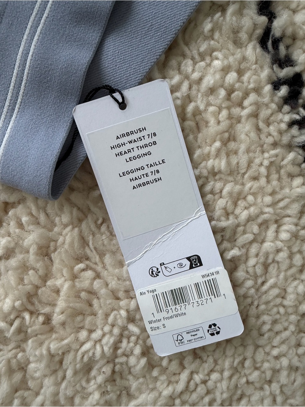 ALO Yoga winter ❄️ frost Heartthrob Leggings with White Piping NWT size Small - Picture 3 of 3